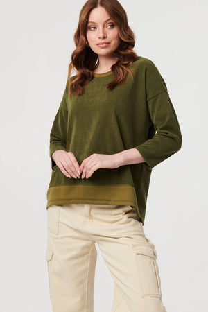 Khaki | Contrast Hem Relaxed 3/4 Sleeve Jumper : Model is 5'9
