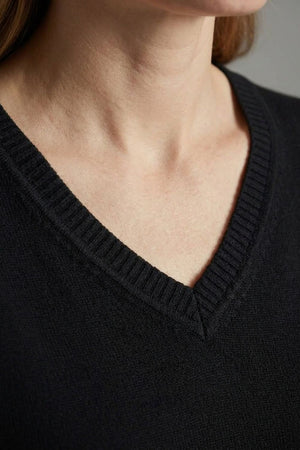 Black | Slim Fit V-Neck Lightweight Jumper