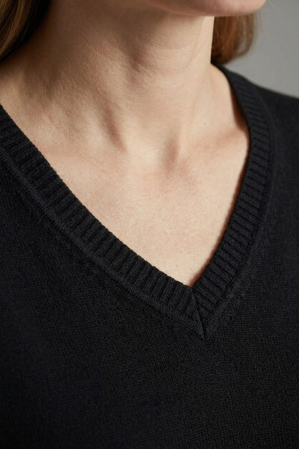 Black | Slim Fit V-Neck Lightweight Jumper