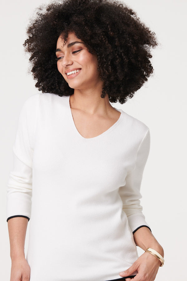 White | Contrast Trim V-Neck Knit Top
