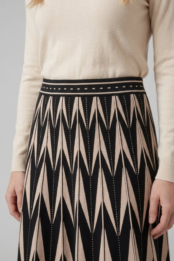 Black | Geo Print Pleated Midi Knit Skirt