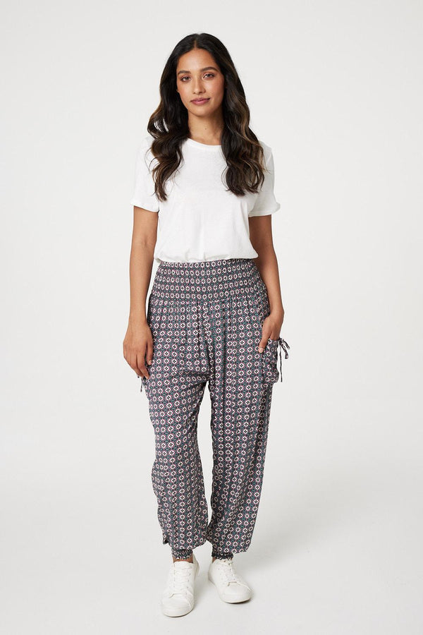 Green | Geo Print Pull On Harem Pants : Model is 5'7.5"/171 cm and wears UK8/EU36/US4/AUS8