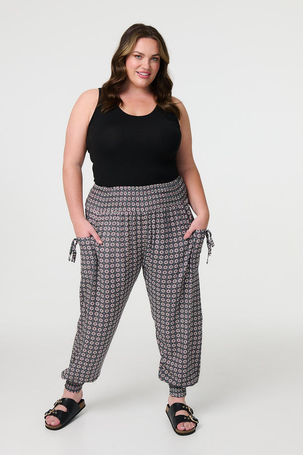Green | Geo Print Pull On Harem Pants : Model is 5'8"/172 cm and wears UK18/EU46/US14/AUS18