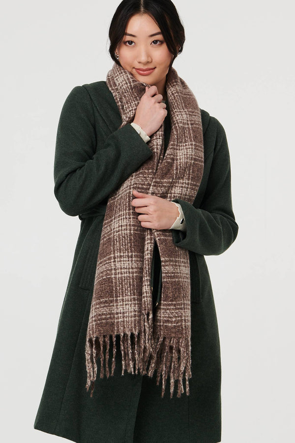 Grey | Checked Tassel Fringed Scarf : Model is 5'9"/175 cm and wears UK8/EU36/US4/AUS8