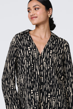 Black | Printed V-Neck Long Flare Sleeve Shirt
