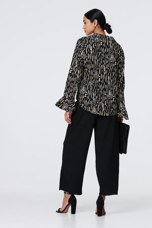 Black | Printed V-Neck Long Flare Sleeve Shirt
