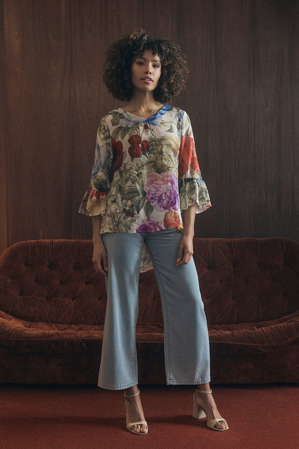 Cream | Floral 3/4 Flare Sleeve Curve Hem Blouse : Model is 5'8"/172 cm and wears UK8/EU36/US4/AUS8