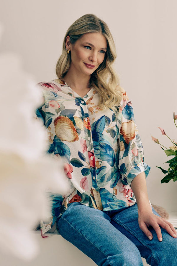 Blue | Abstract Floral Curve Hem Blouse : Model is 5'9"/175 cm and wears UK8/EU36/US4/AUS8 