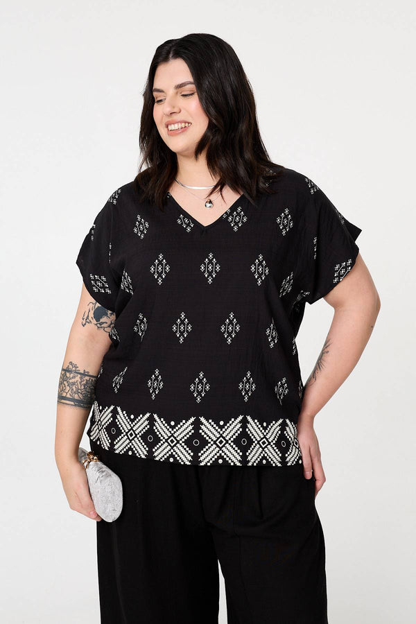 Black | Curve Border Print Relaxed V-Neck Top