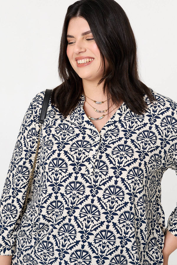 Navy | Curve Printed 3/4 Sleeve Relaxed Blouse