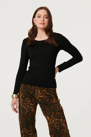 Black | Long Sleeve Slim Scoop Neck Top : Model is 5'9