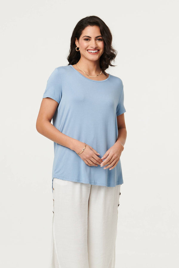 Blue | Plain Short Sleeve Curve Hem T-Shirt : Model is 5'8"/172 cm and wears UK8/EU36/US4/AUS8