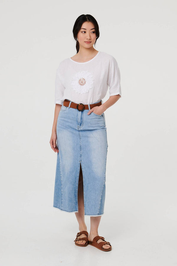 White | Sequin Textured Detail Relaxed Top : Model is 5'9"/175 cm and wears UK8/EU36/US4/AUS8