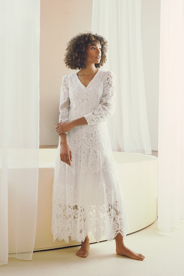White | Floral Lace Layer Long Sleeve Maxi Dress : Model is 5'8"/172 cm and wears UK8/EU36/US4/AUS8