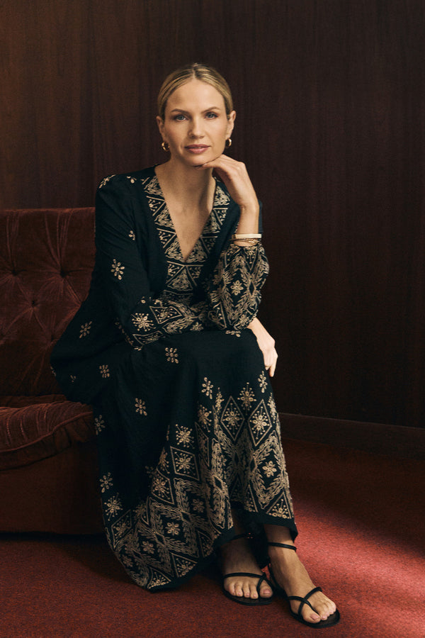 Black | Border Print Long Sleeve Maxi Dress : Model is 5'10"/178 cm and wears UK10/EU38/US6/AUS10