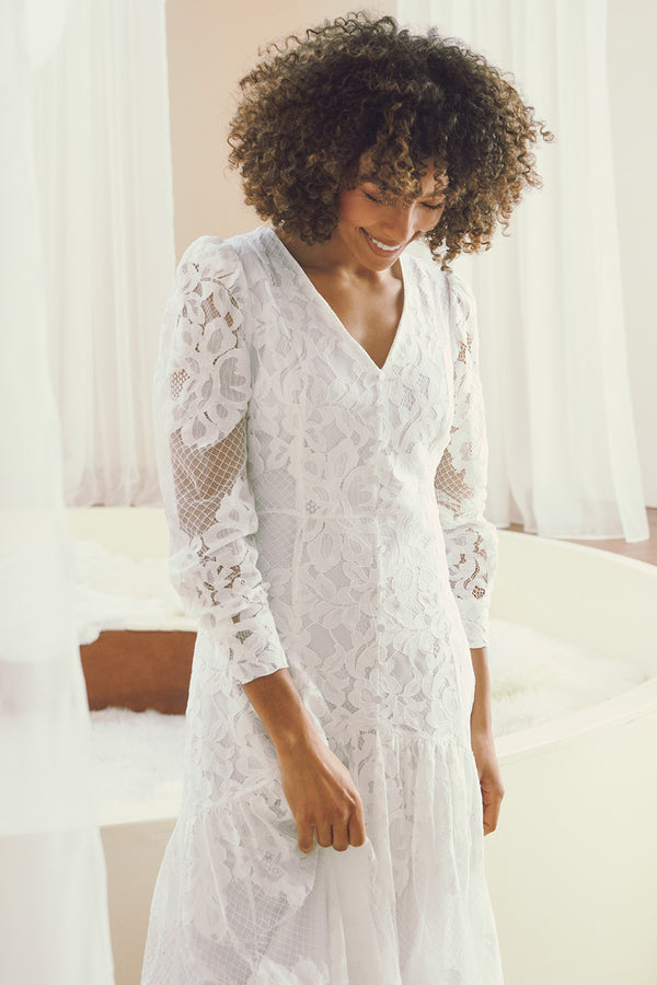 White | Floral Lace Layer Long Sleeve Maxi Dress : Model is 5'8"/172 cm and wears UK8/EU36/US4/AUS8