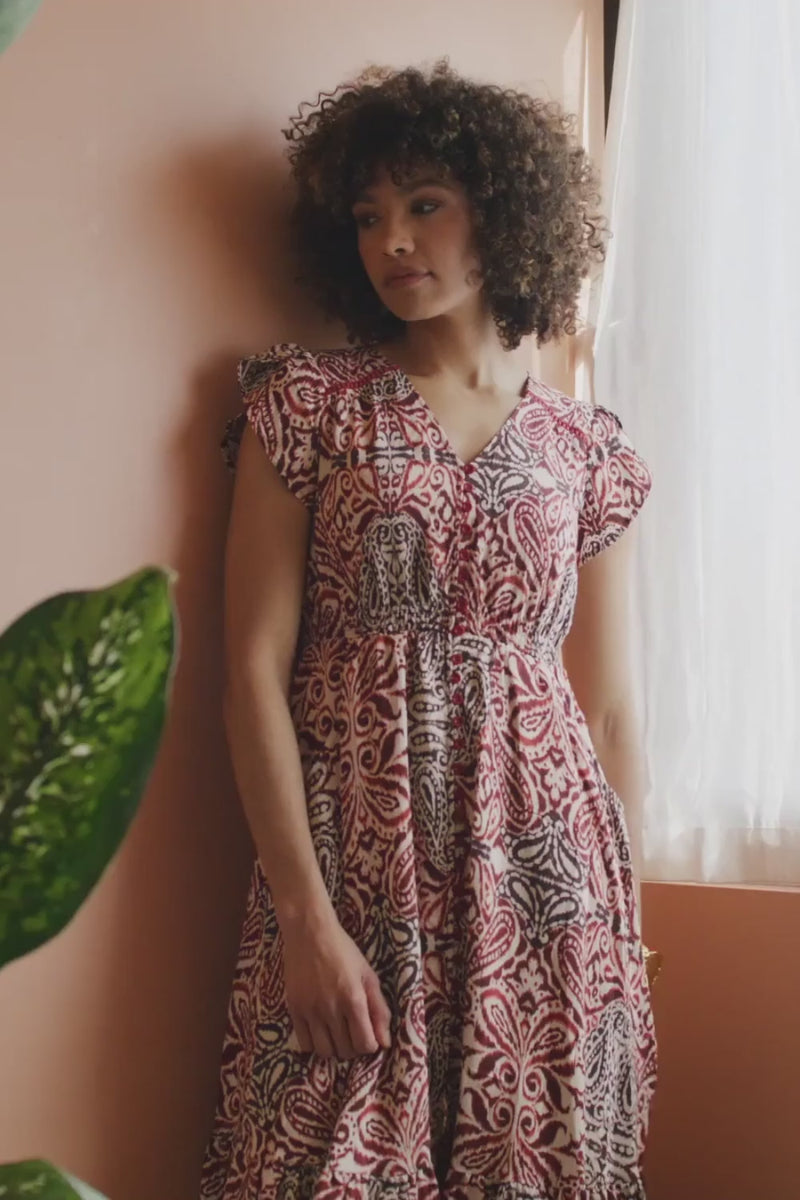 Red | Printed Cap Sleeve Midi Dress : Model is 5'8"/172 cm and wears UK8/EU36/US4/AUS8