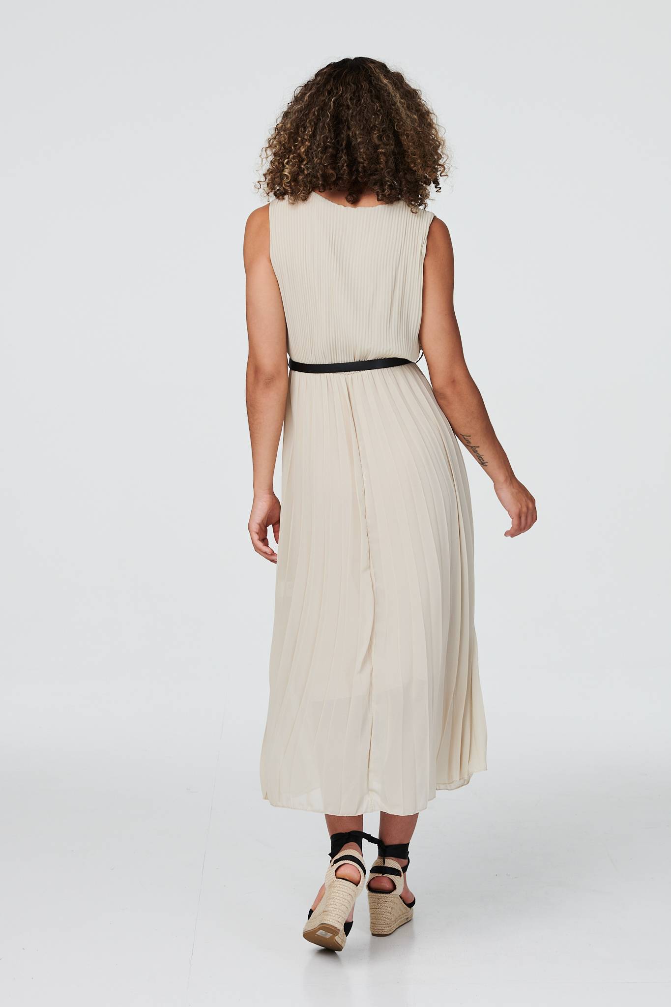 Beige | Sleeveless Pleated Midi Dress