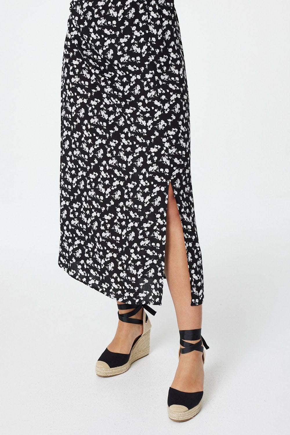 Black | Ditsy Floral Frill Sleeve Maxi Dress
