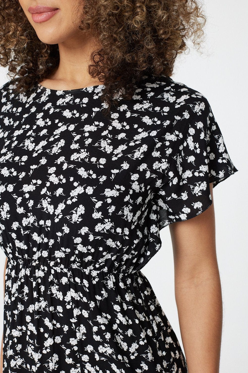 Black | Ditsy Floral Frill Sleeve Maxi Dress