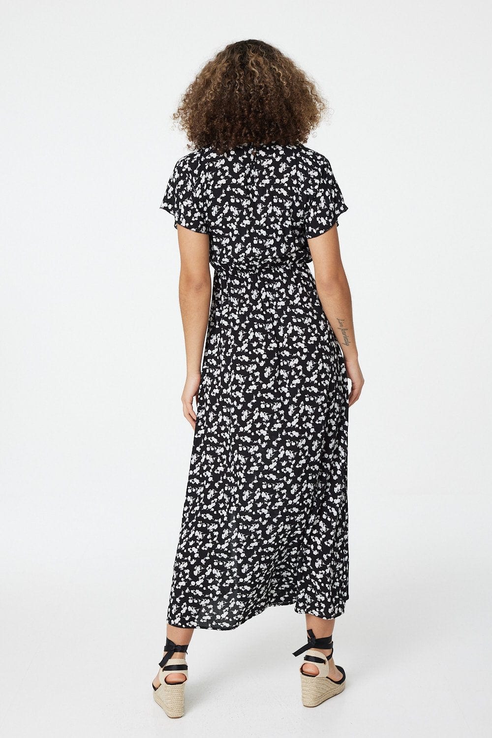 Black | Ditsy Floral Frill Sleeve Maxi Dress