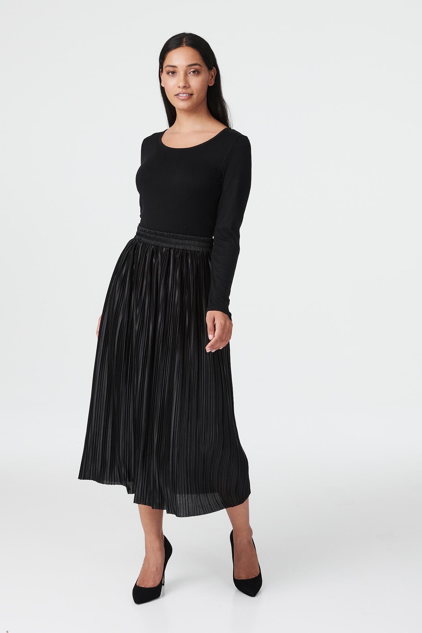 Black | Pleated A-Line Midi Skirt : Model is 5'7.5"/171 cm and wears UK8/EU36/US4/AUS8