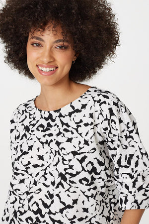 Black And White | Printed Gathered Sleeve Blouse