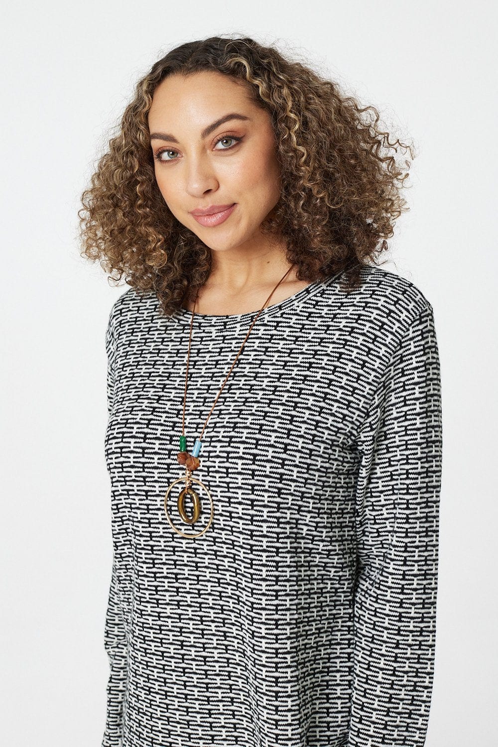 Black And White | Long Sleeve Top with Necklace