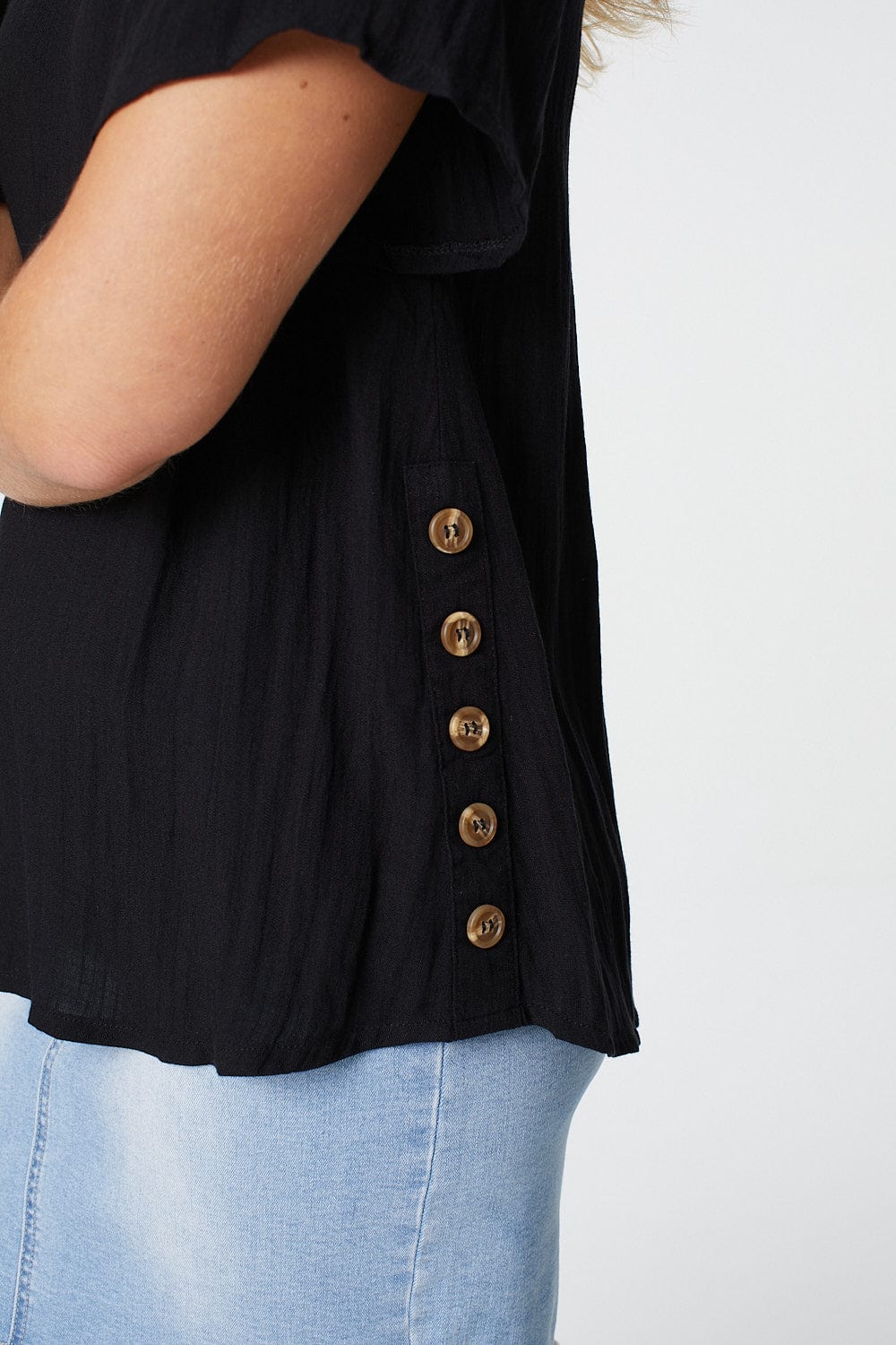 Black | Short Sleeve V-Neck Top
